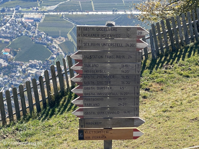 1000-Stufen-Schlucht-Wegweiser