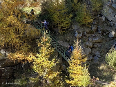 Farbenfrohe-1000-Stufen-Schlucht-Wanderung