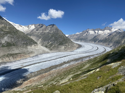 Traumhafte-Bergwelt-wunderschoener-Gletscher-Aletsch