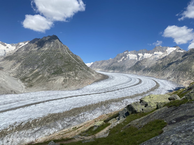 Drachenflieger-Gleitschtrimflieger-Aletschgletscher-hoch-im-Himmel