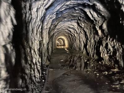 Tunnelweg-Tunnelstollen-Taelligrattunnel-Stollen-Wanderstollen-Aletschgletscher-Gletscherwanderung