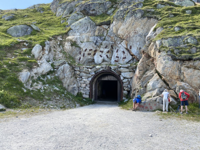 Eingangstor-Taelligrattunnel-Stollen-