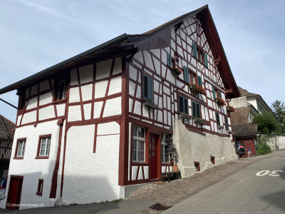 altes_Fachwerkhaus_Holzstruktur_Riegelwerkshaus