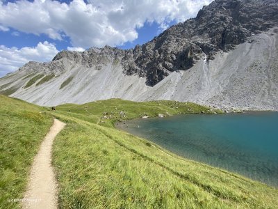 Aelplisee_Arosa_Bergsee_auf_2155_Meter_ueber_Meer_mit_Badestelle_Badeplausch