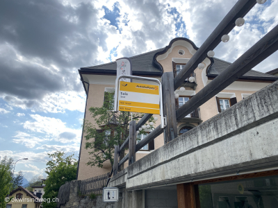 Postauto-Sent-Haltestelle-Wanderung-Motta-Naluns