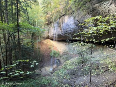 Buetschwil-Wandern-Hoehle-Wasserfall