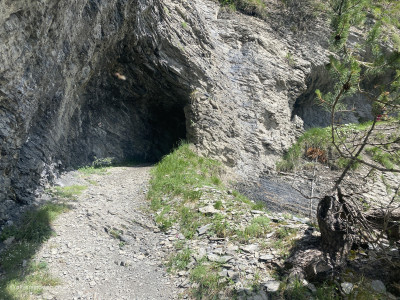 Tunnel-Wanderweg-Bisse-du-Ro-Crans-Montana
