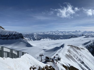 Berggletscher-Schigebiet-Skifahren-Gletscherwanderung
