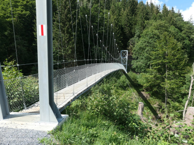 Lochbach-Walserberg-Wandern_Haengebruecke