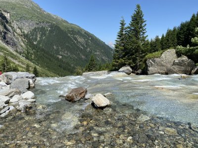 Rhein-da-Sumvitg-einkaltes-Wasser