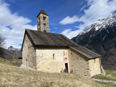 Chiesa-San-Carlo-di-Negrentino-sehr-alte-Kirche-im-Tessin