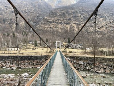 Hängebrücke-Alnasca-im-Verzascatal