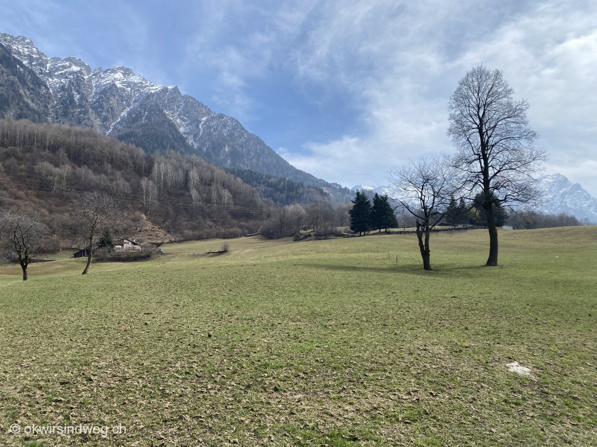 Wandern im Bleniotal, von Olivone nach Aquila (TI)