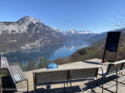 13_Panorama-Walensee-Kurfirsten-Churfisten-Sitzgelegenheit-Bank-Aussichtsplattform