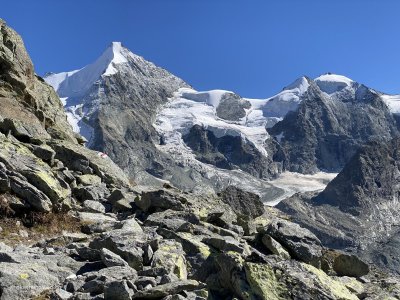 Bergriesen-und-Gletscher