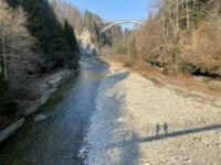 93-Schattenspiel-Haengebruecke-Sense-Famillienausflugstipp-400×300