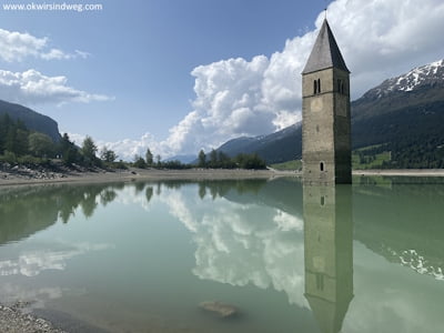Turm im Reschensee, Stausee im Südtirol - Italien